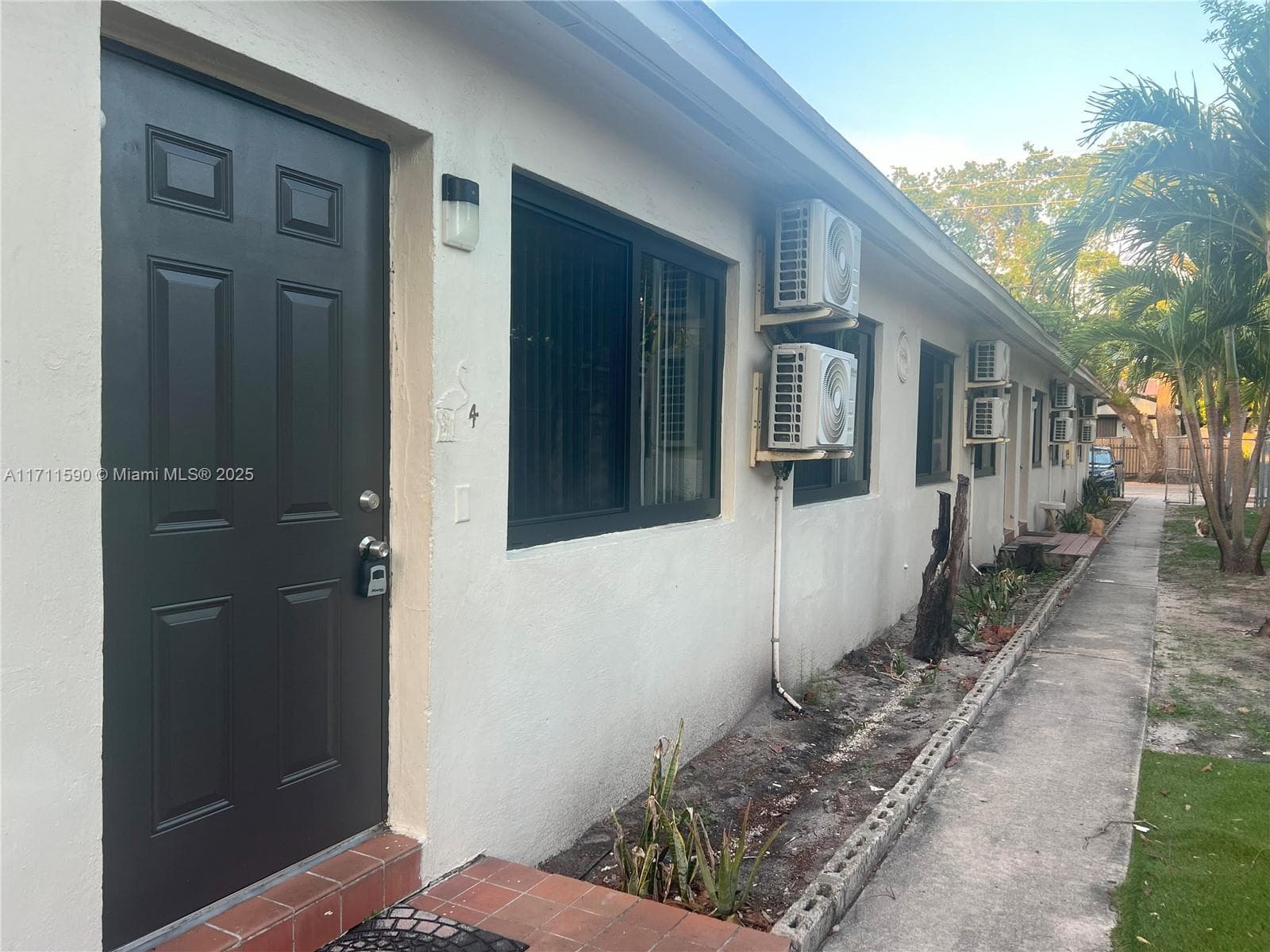 5520 NE 1st Ct, Miami FL 33137 — 12