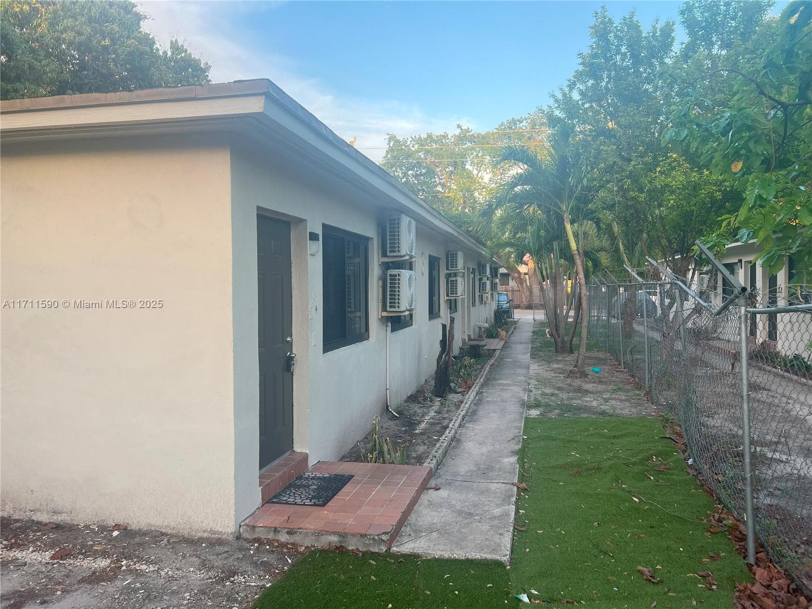 5520 NE 1st Ct, Miami FL 33137 — 11