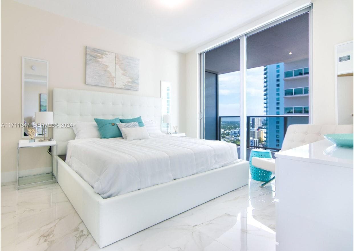 488 NE 18th St # 2705, Miami FL 33132 — 33
