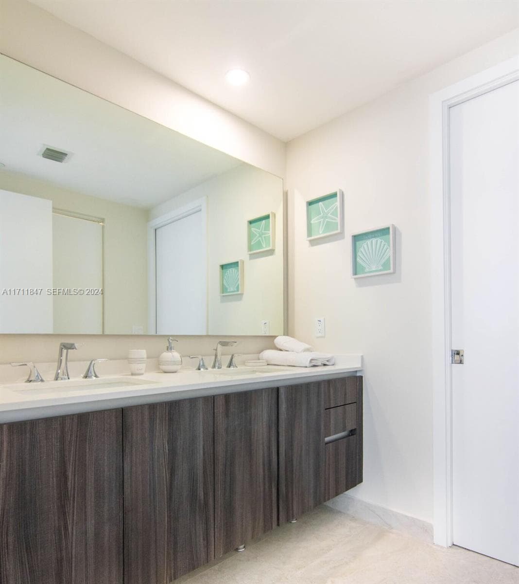 488 NE 18th St # 2705, Miami FL 33132 — 35