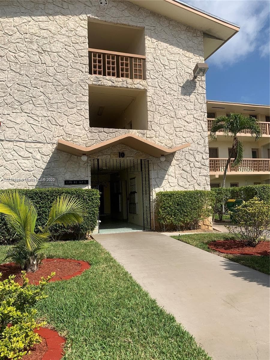 1395 NE 167th St # 209, Miami FL 33162 — 12