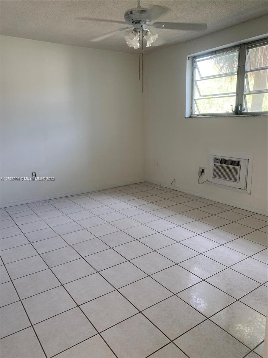 1395 NE 167th St # 209, Miami FL 33162 — 26