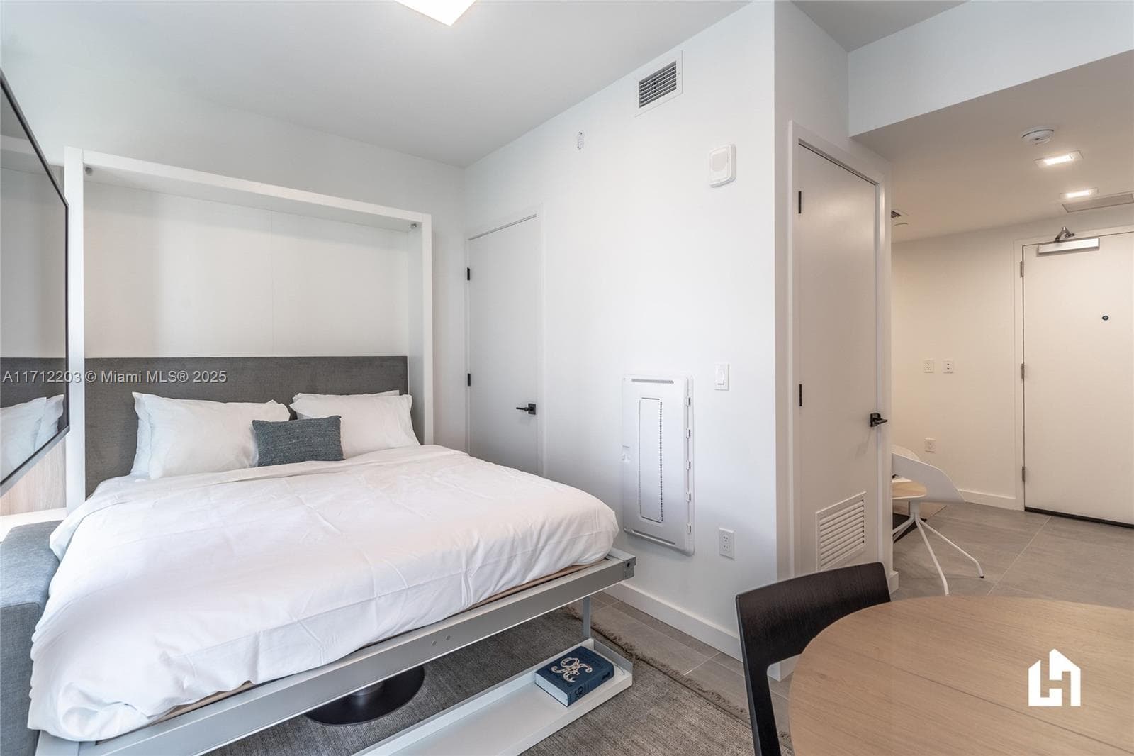 227 NE 2nd St # 2412, Miami FL 33132 — 16