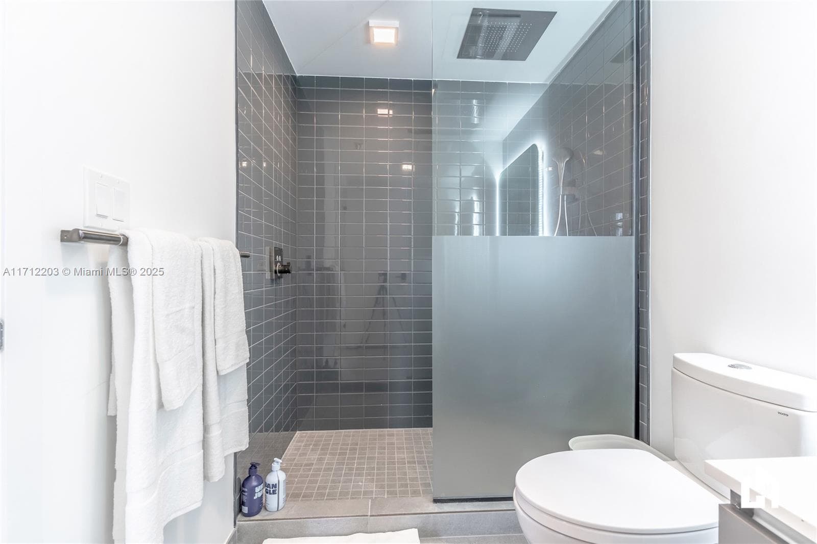 227 NE 2nd St # 2412, Miami FL 33132 — 22