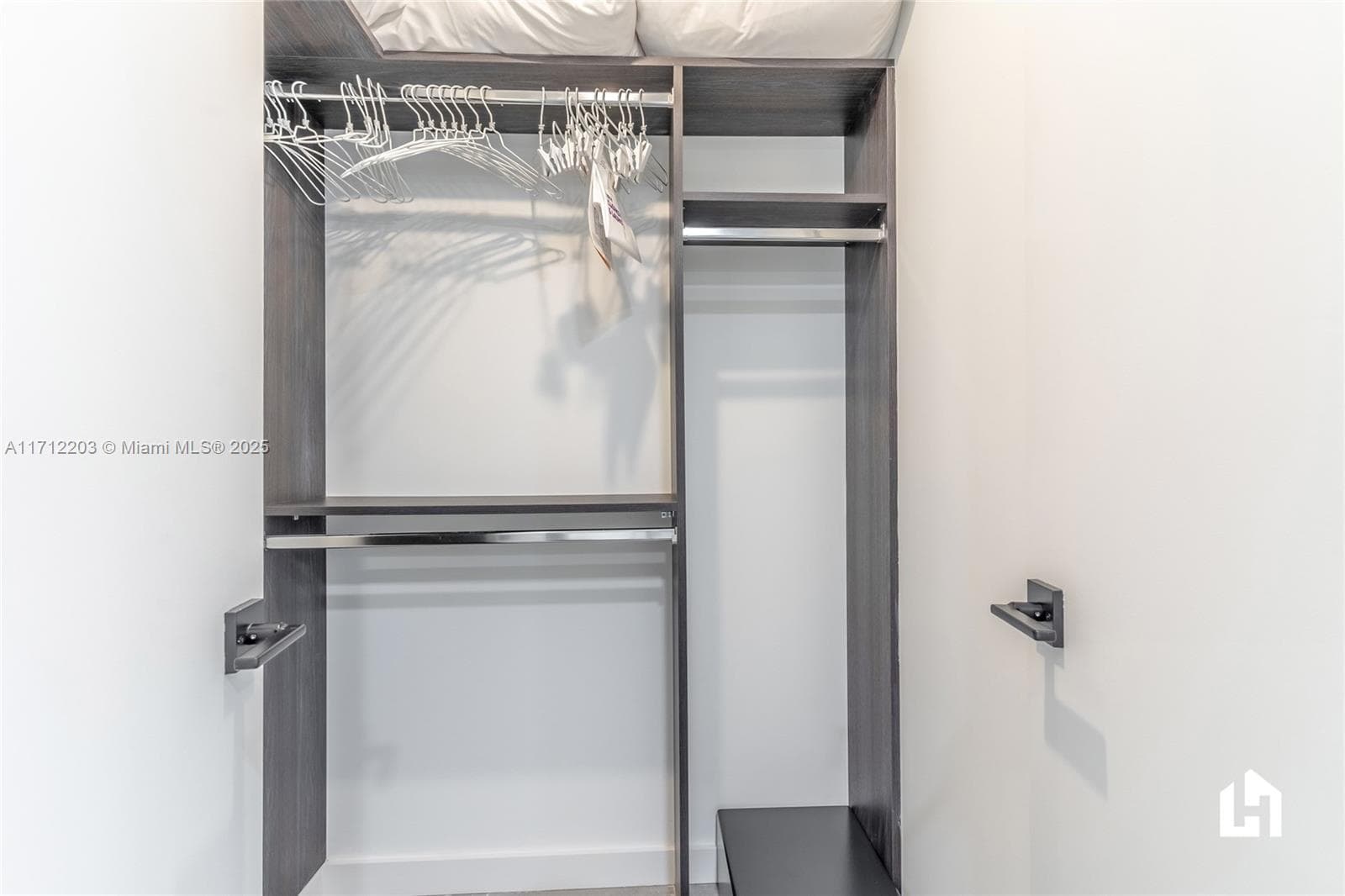 227 NE 2nd St # 2412, Miami FL 33132 — 24
