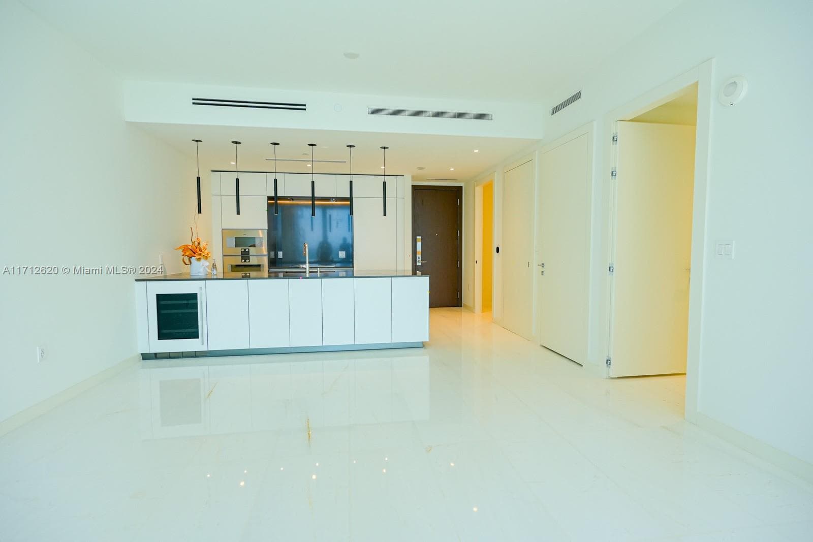 300 Biscayne Boulevard Way # 1806, Miami FL 33131 — 27