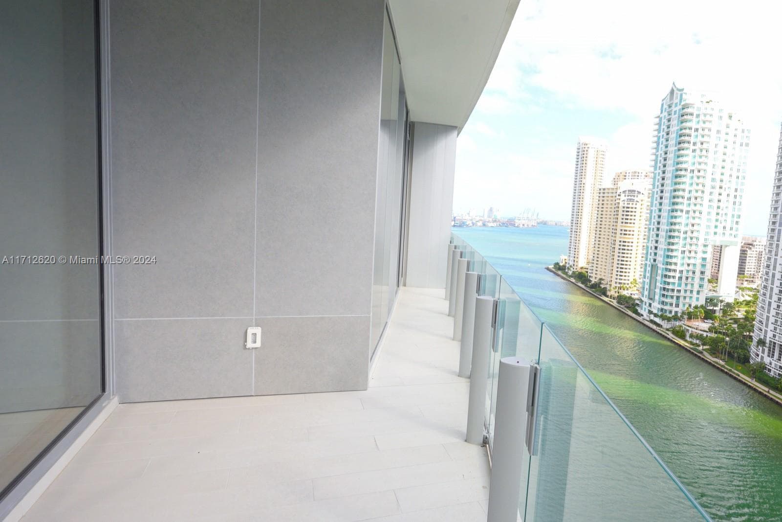 300 Biscayne Boulevard Way # 1806, Miami FL 33131 — 42