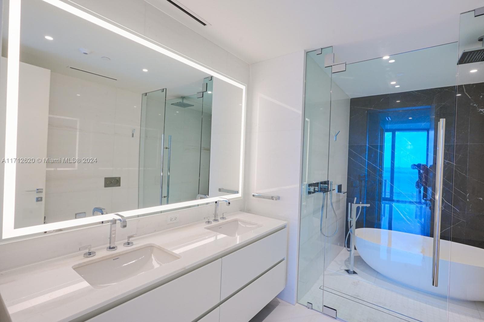 300 Biscayne Boulevard Way # 1806, Miami FL 33131 — 17