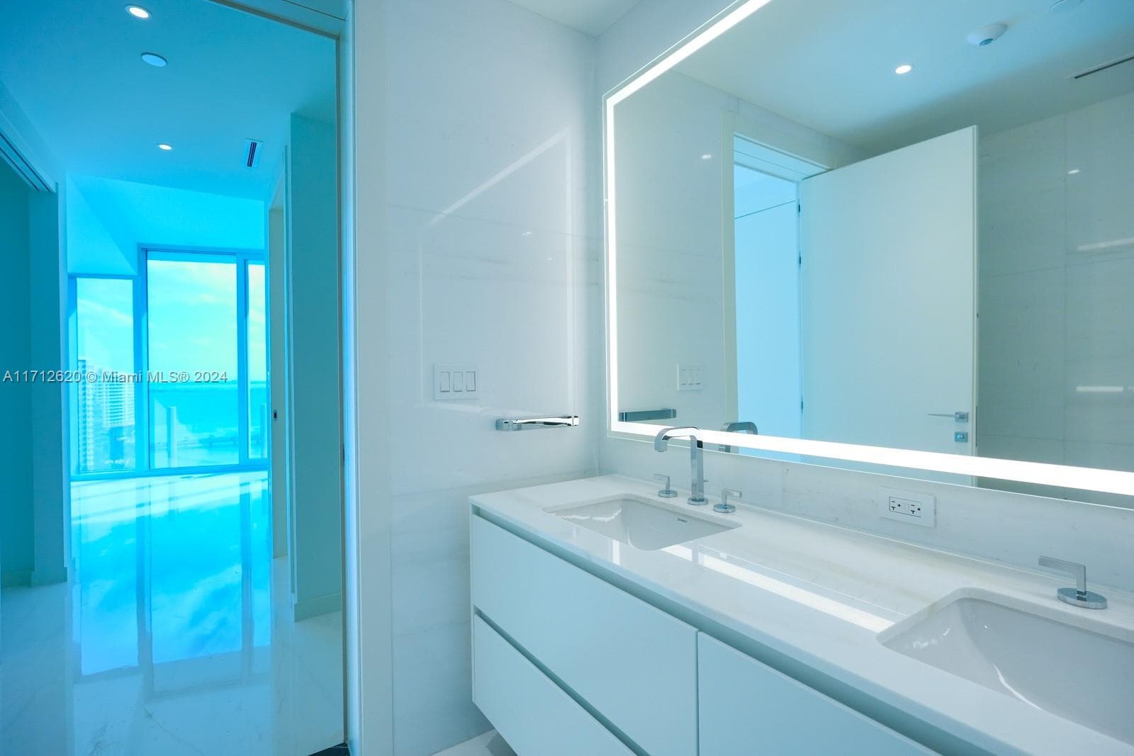 300 Biscayne Boulevard Way # 1806, Miami FL 33131 — 26
