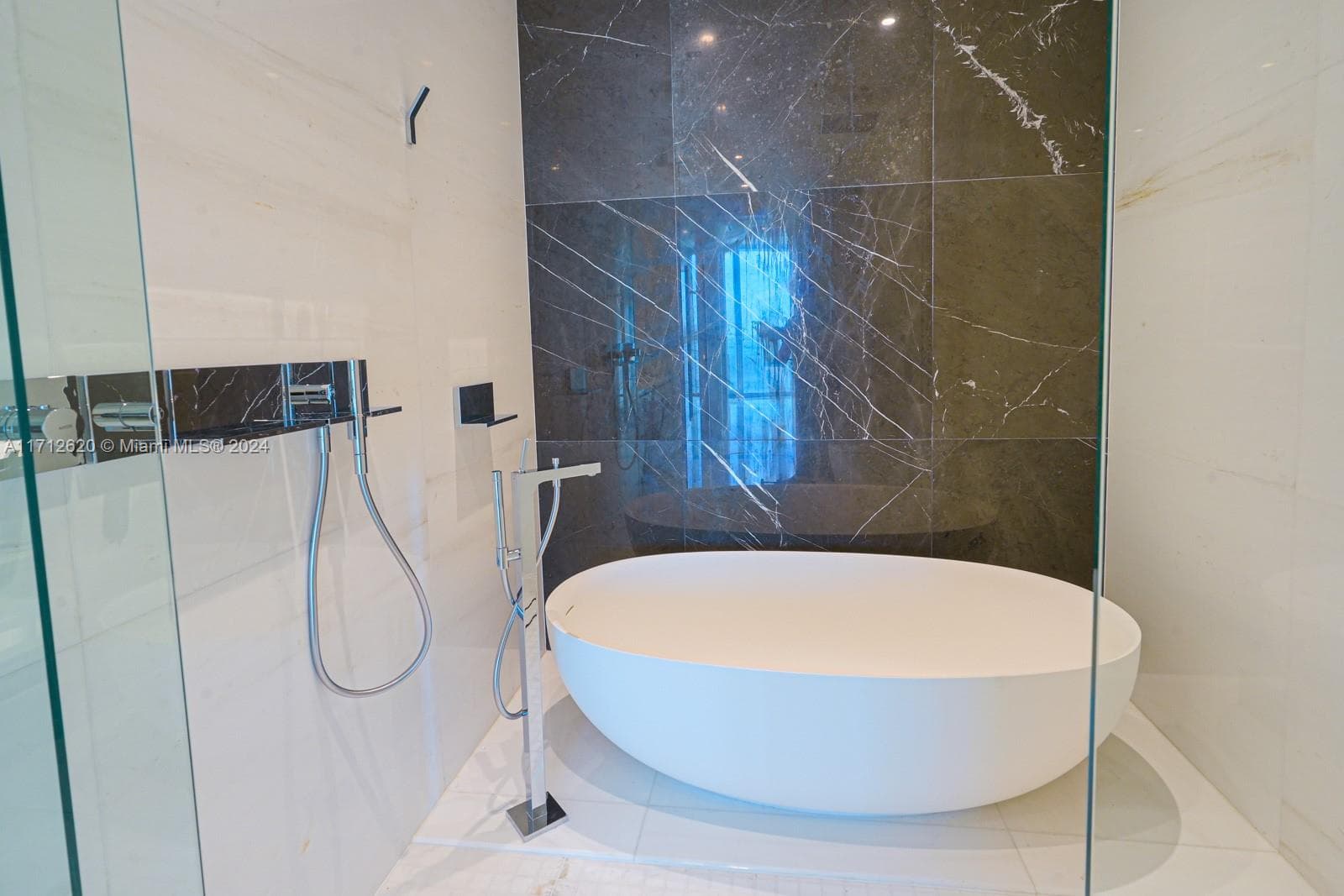 300 Biscayne Boulevard Way # 1806, Miami FL 33131 — 22