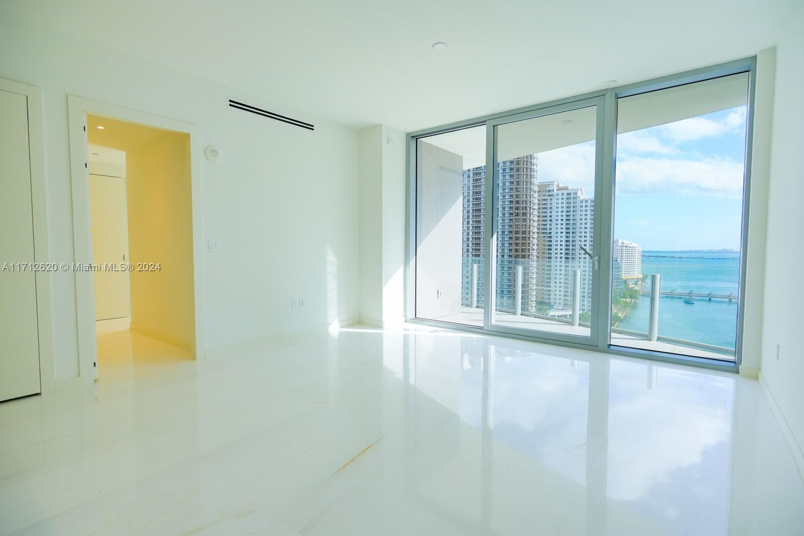 300 Biscayne Boulevard Way # 1806, Miami FL 33131 — 32