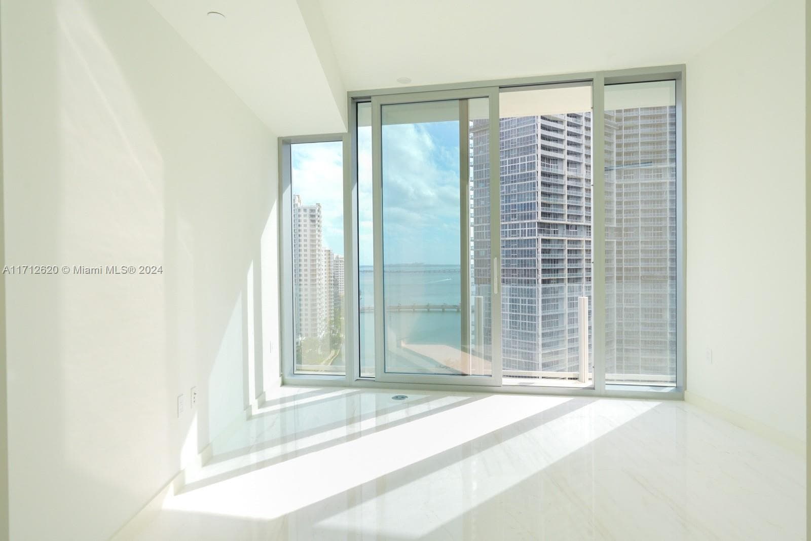 300 Biscayne Boulevard Way # 1806, Miami FL 33131 — 34