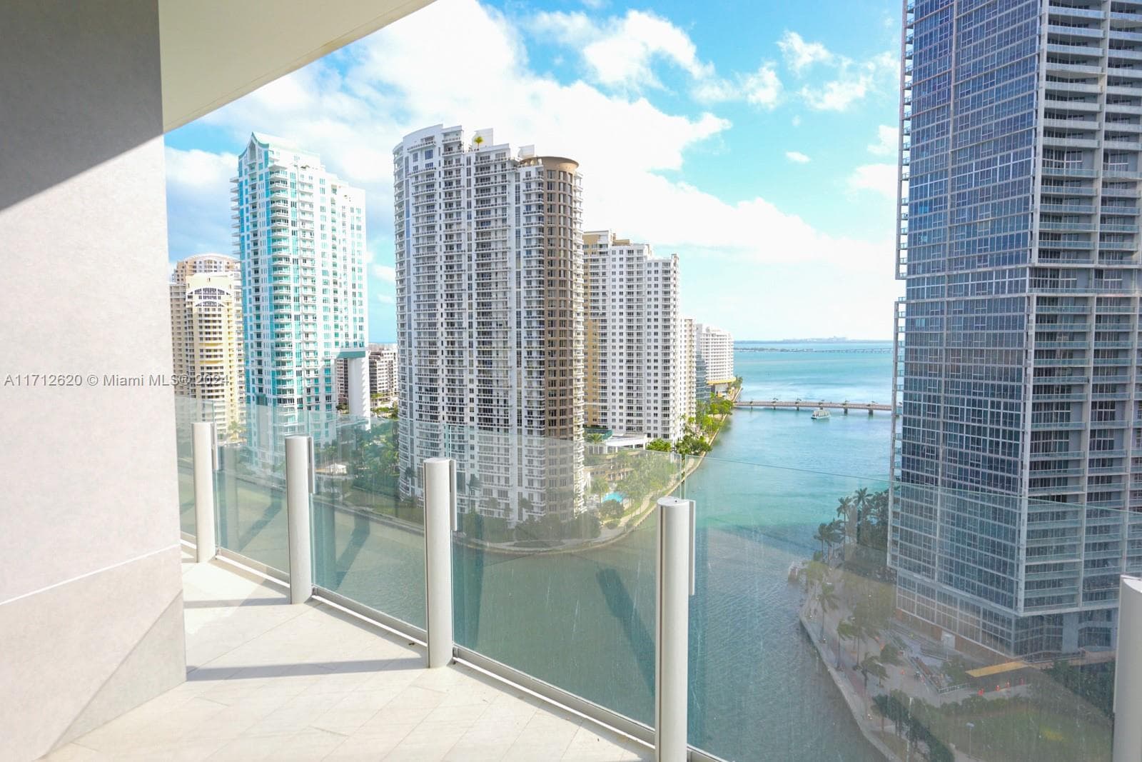 300 Biscayne Boulevard Way # 1806, Miami FL 33131 — 54