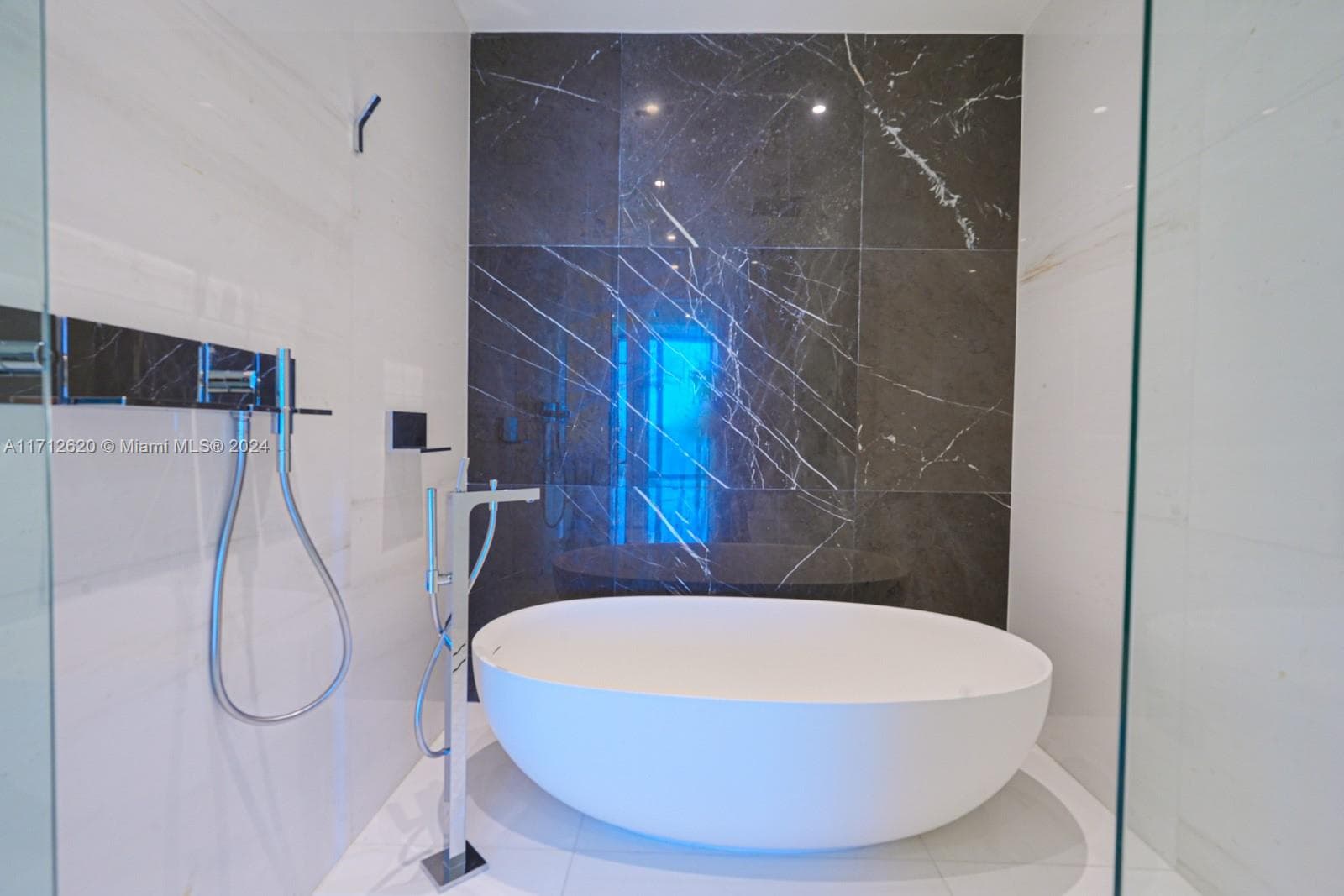 300 Biscayne Boulevard Way # 1806, Miami FL 33131 — 19
