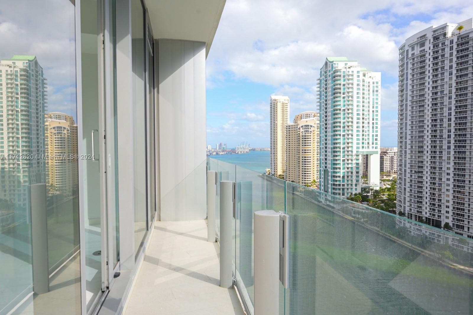 300 Biscayne Boulevard Way # 1806, Miami FL 33131 — 40