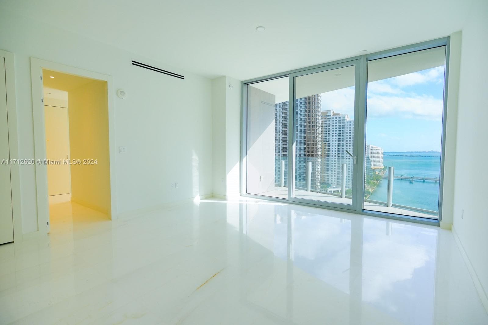 300 Biscayne Boulevard Way # 1806, Miami FL 33131 — 31
