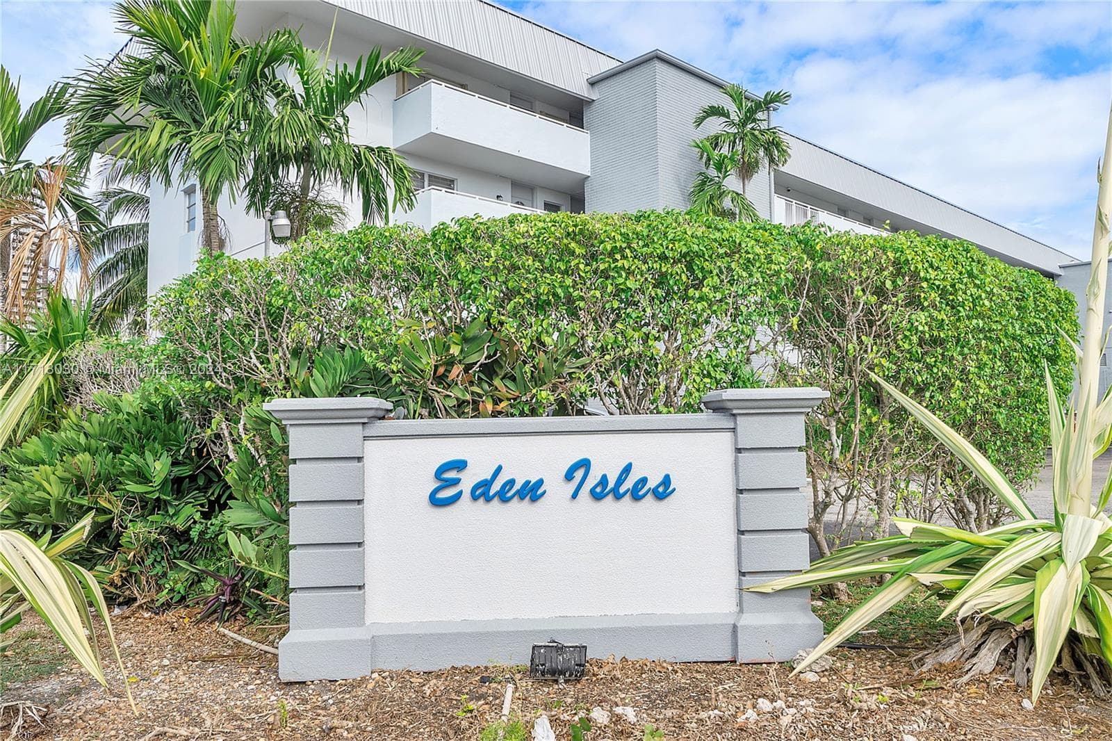 3600 NE 170th St # 211, North Miami Beach FL 33160 — 1