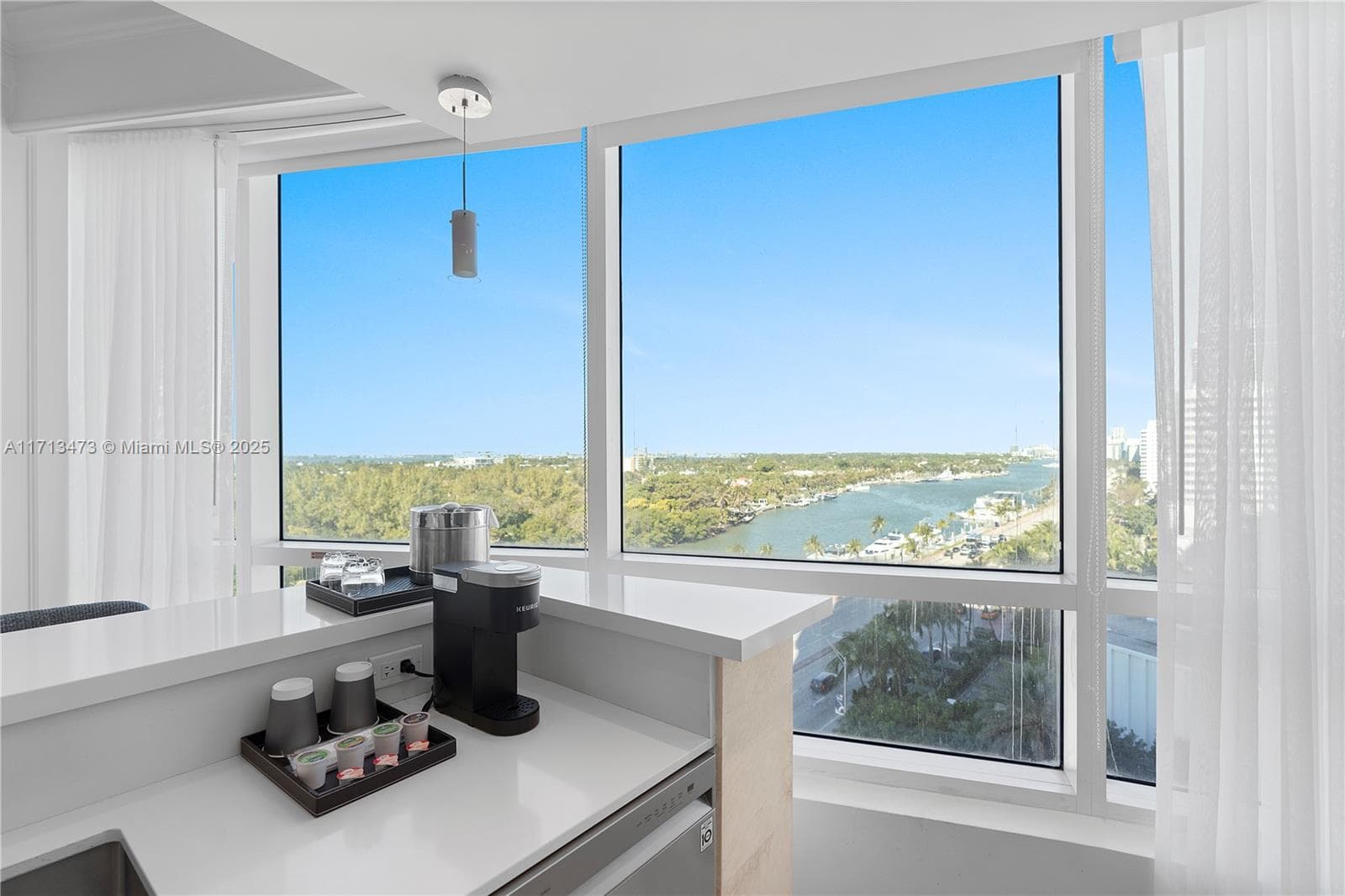 4401 Collins Ave, Miami Beach FL 33140 — 16