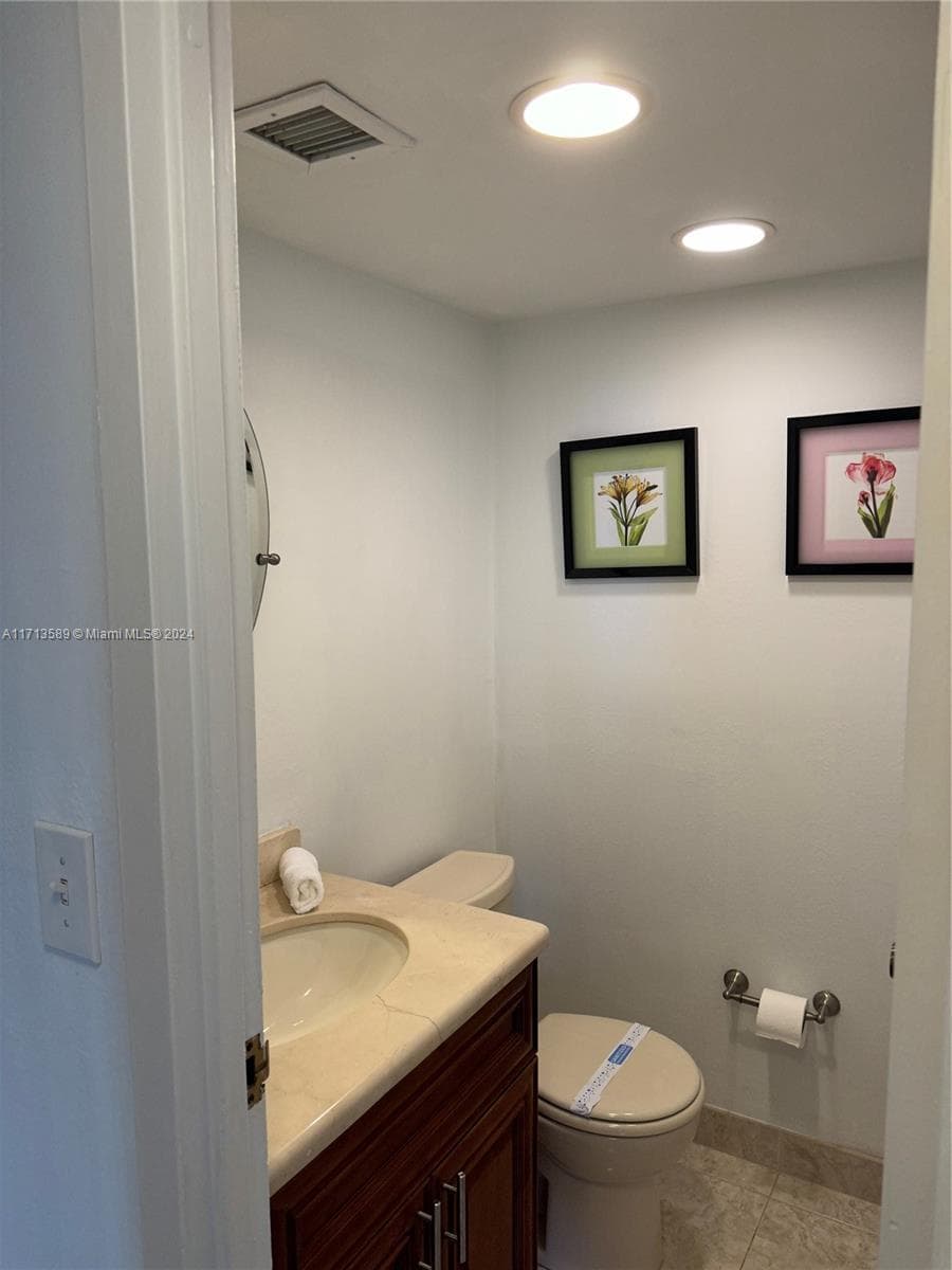 210 172nd St # 523, Sunny Isles Beach FL 33160 — 17
