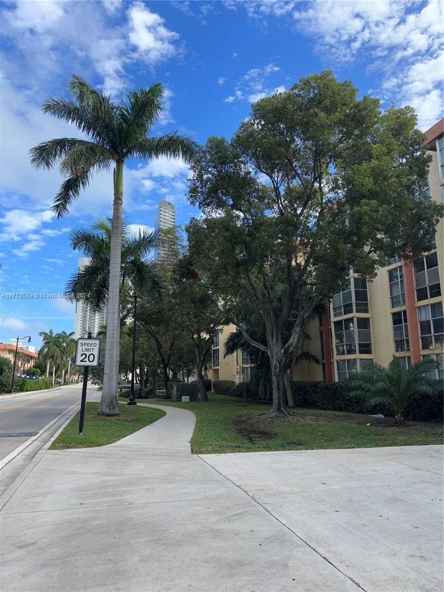 210 172nd St # 523, Sunny Isles Beach FL 33160 — 1