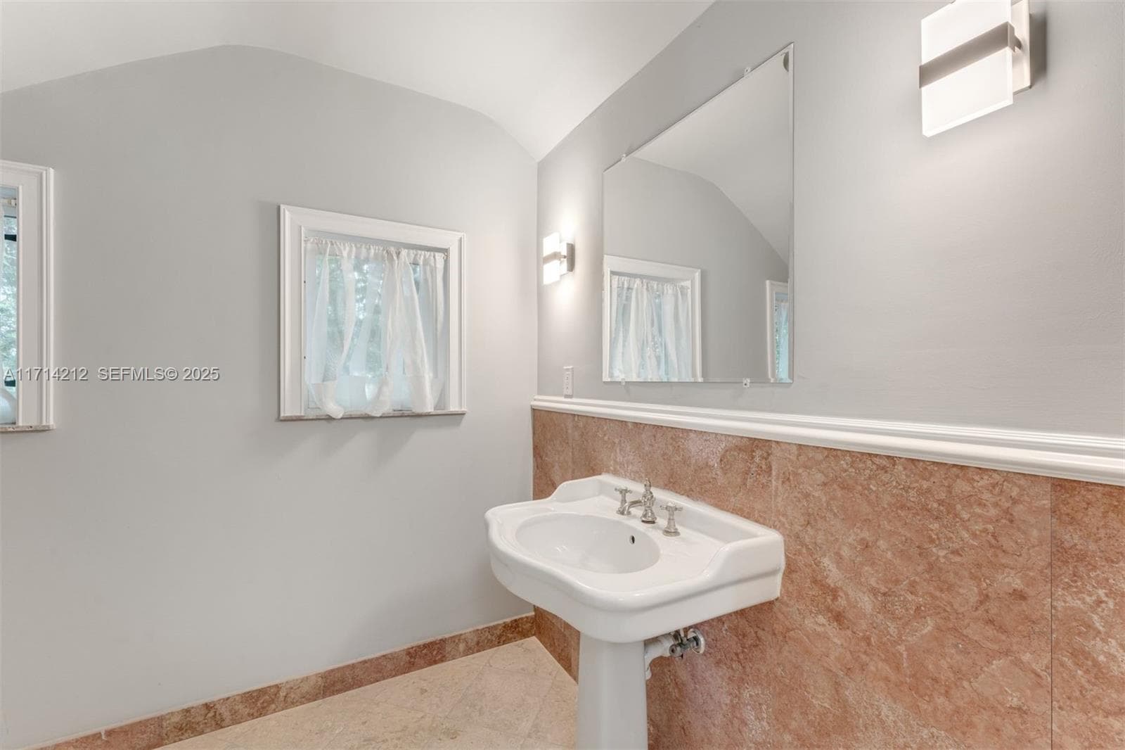11 E Rivo Alto Dr, Miami Beach FL 33139 — 33
