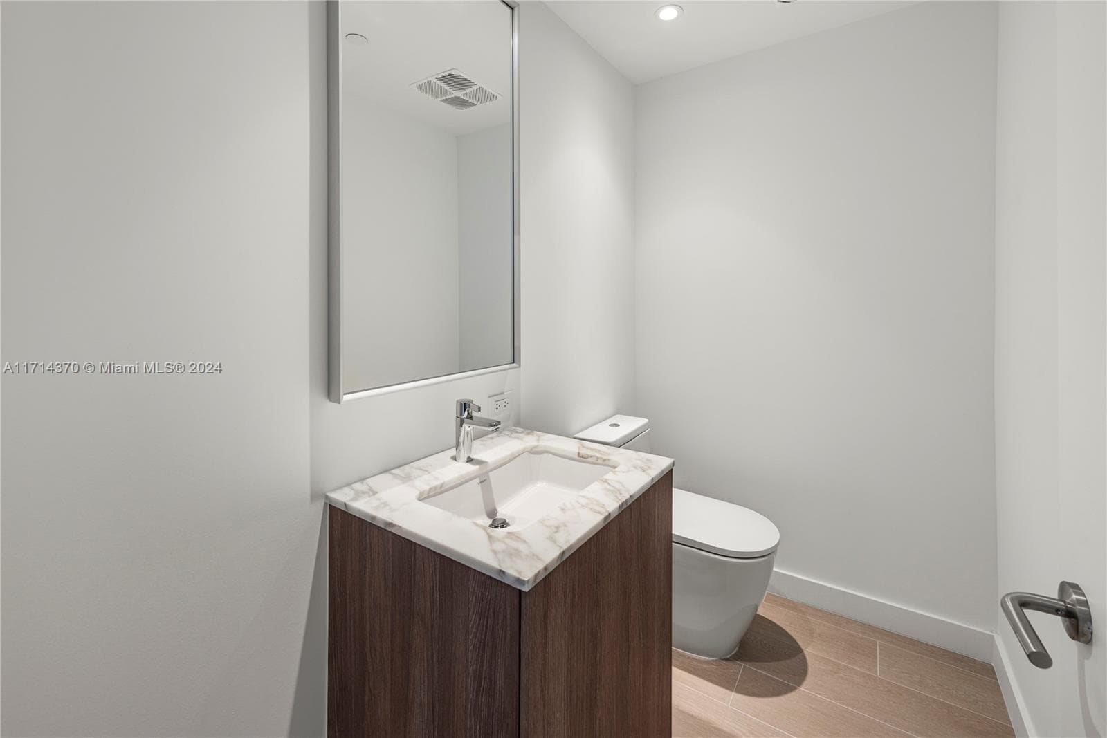 500 Alton Rd # 908, Miami Beach FL 33139 — 24