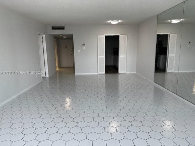 5401 Collins Ave # 223, Miami Beach FL 33140 — 27