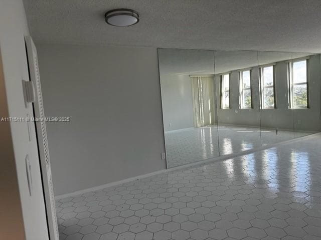 5401 Collins Ave # 223, Miami Beach FL 33140 — 26