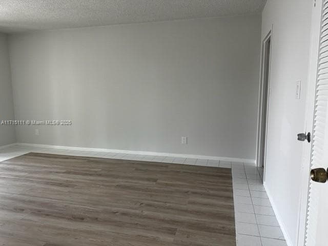 5401 Collins Ave # 223, Miami Beach FL 33140 — 25