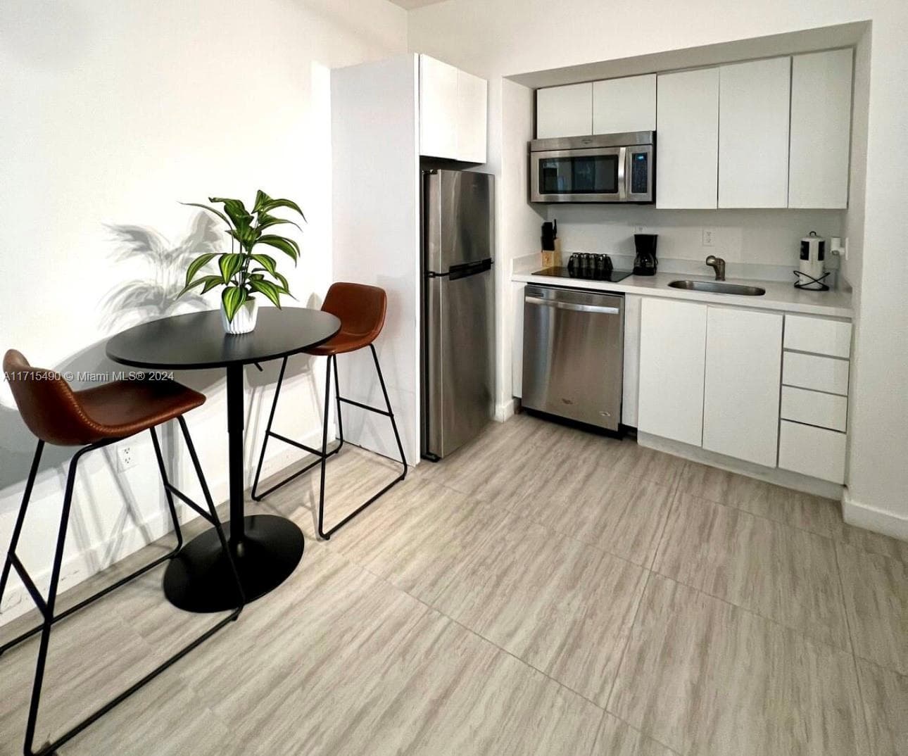 1611 Meridian Ave # 102, Miami Beach FL 33139 — 1