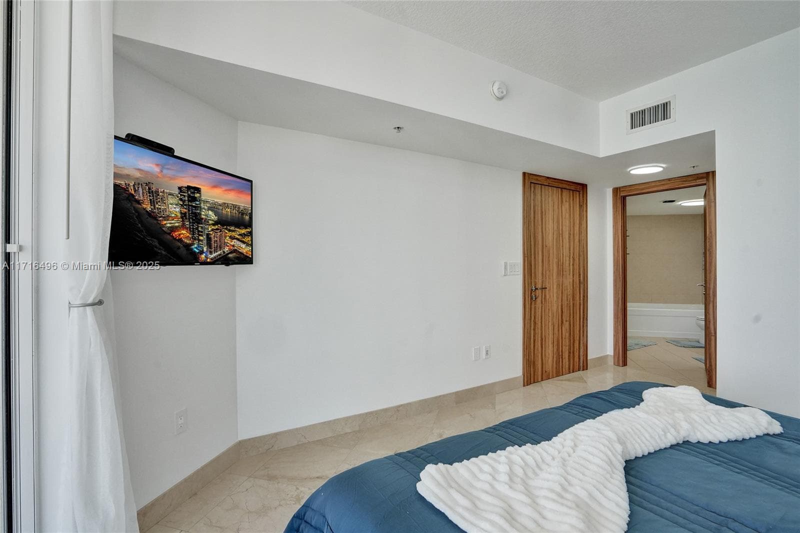 16699 Collins Ave # 2405, Sunny Isles Beach FL 33160 — 18