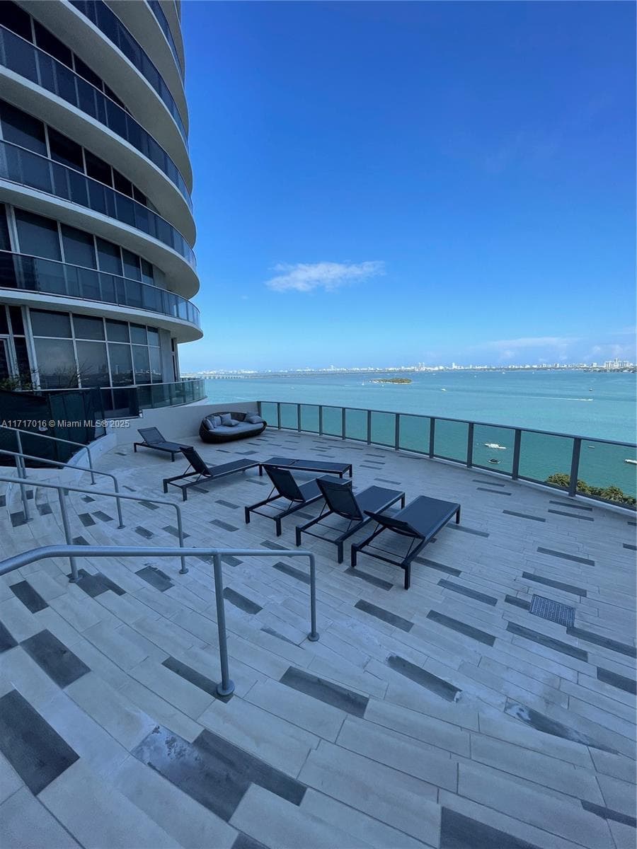 488 NE 18th St # 4009, Miami FL 33132 — 40