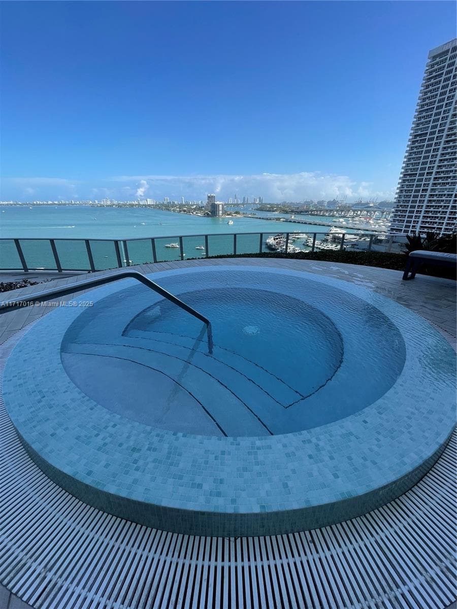 488 NE 18th St # 4009, Miami FL 33132 — 39
