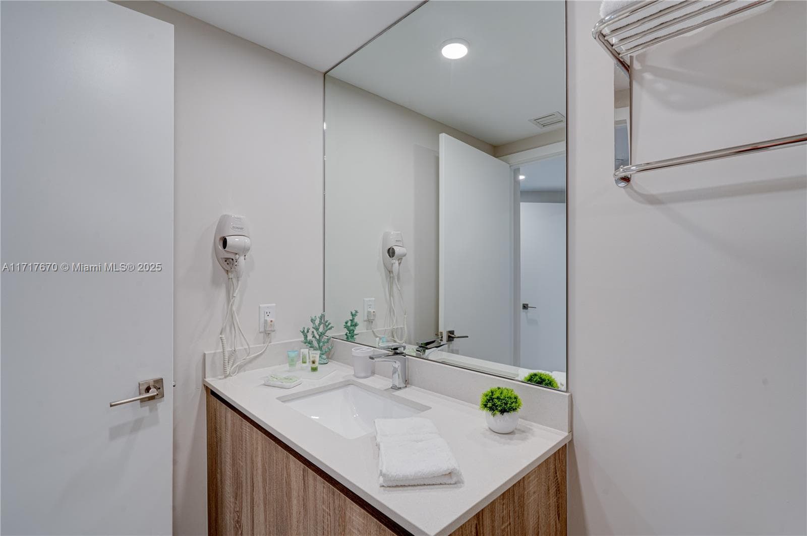 3900 Biscayne Blvd # 717, Miami FL 33137 — 18