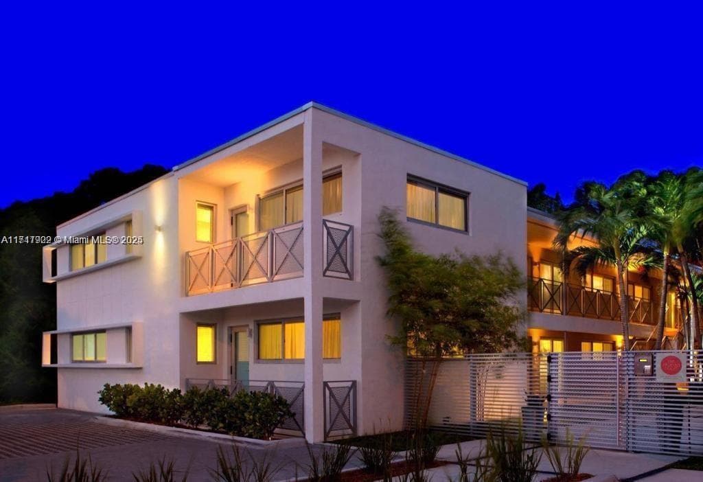 1816 Meridian Ave # 13, Miami Beach FL 33139 — 1