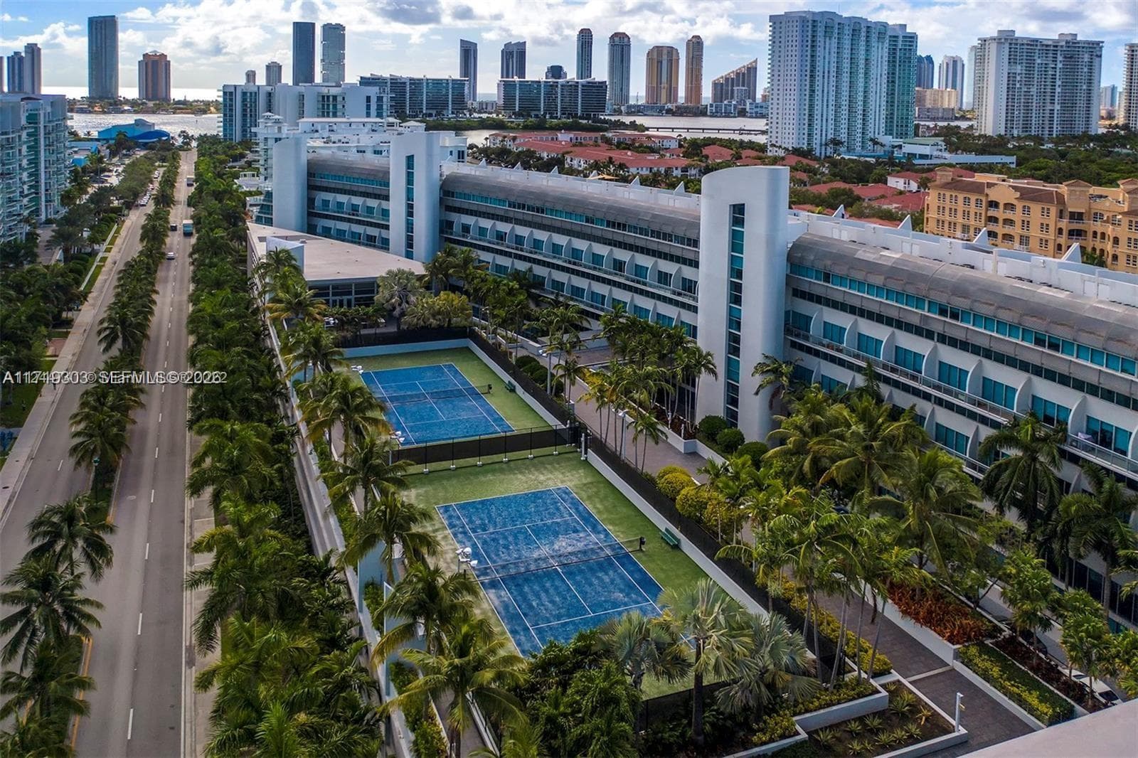 2950 NE 188th St # 406, Aventura FL 33180 — 26