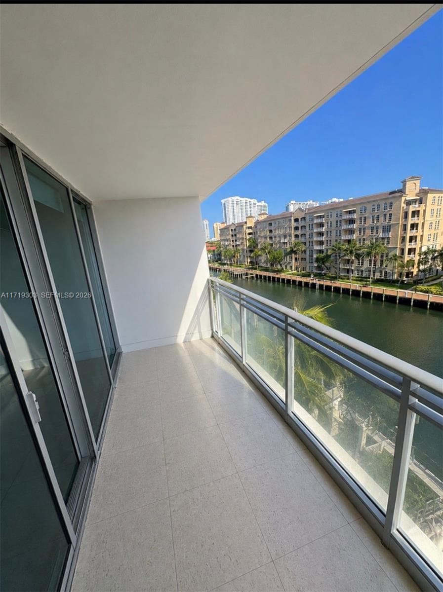 2950 NE 188th St # 406, Aventura FL 33180 — 20
