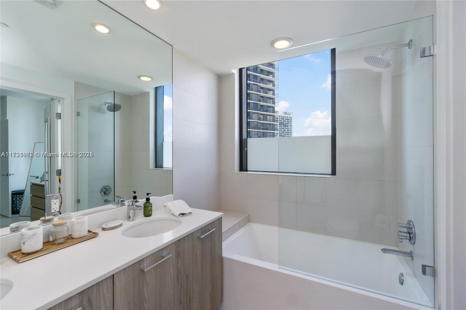 501 NE 31st St # 2109, Miami FL 33137 — 16