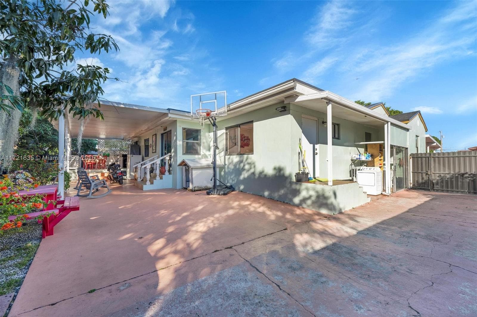 462 E 39th St, Hialeah FL 33013 — 2