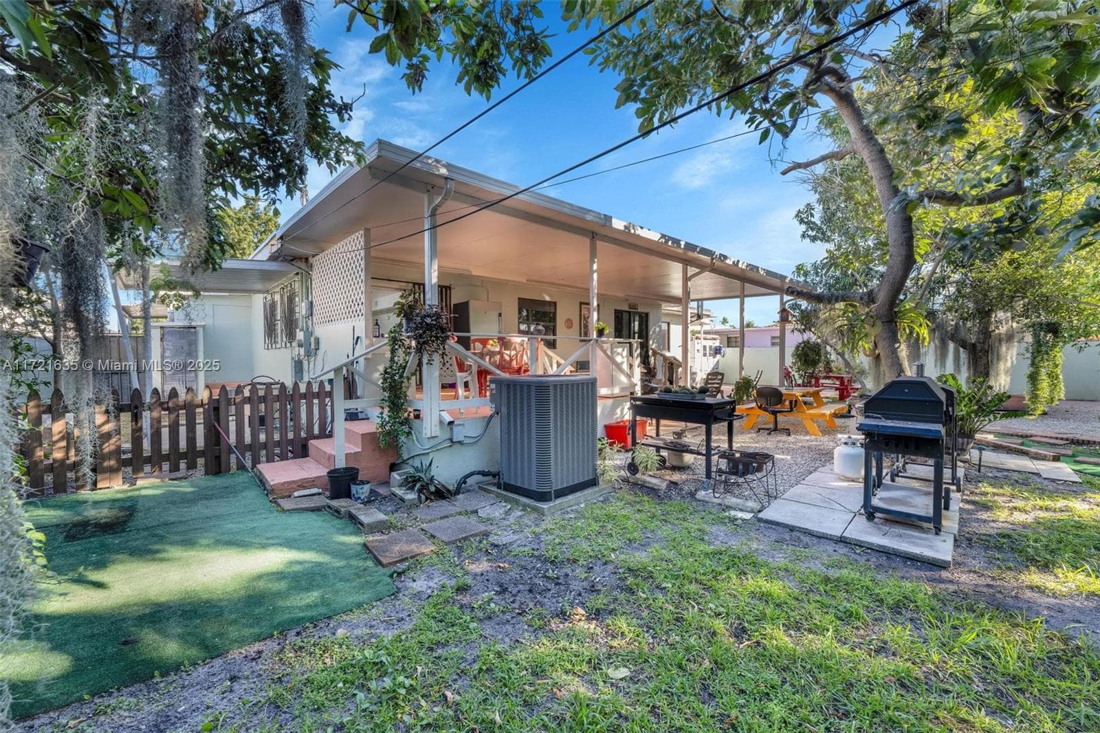 462 E 39th St, Hialeah FL 33013 — 7