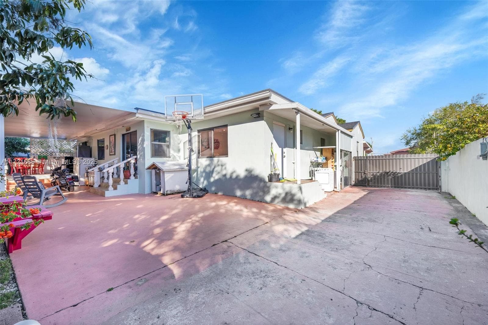 462 E 39th St, Hialeah FL 33013 — 1