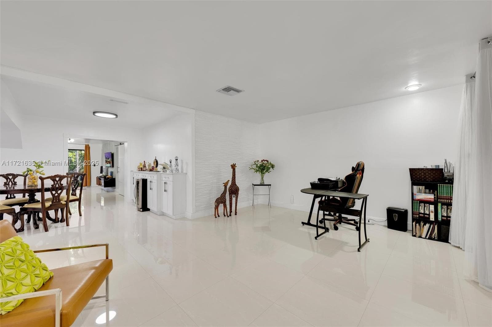 462 E 39th St, Hialeah FL 33013 — 28
