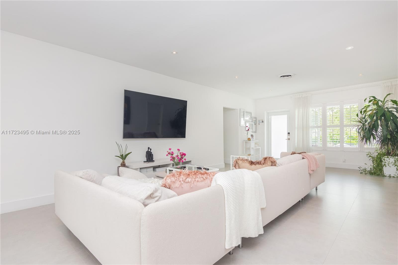 7549 Adventure Ave, North Bay Village FL 33141 — 33