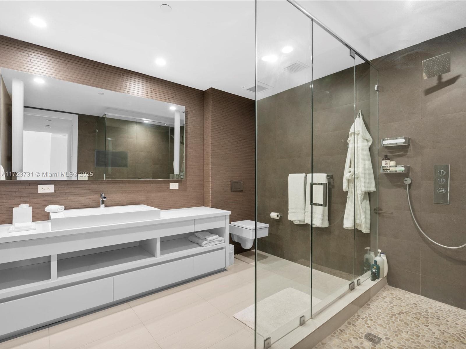 1425 Brickell Ave, Miami FL 33131 — 46