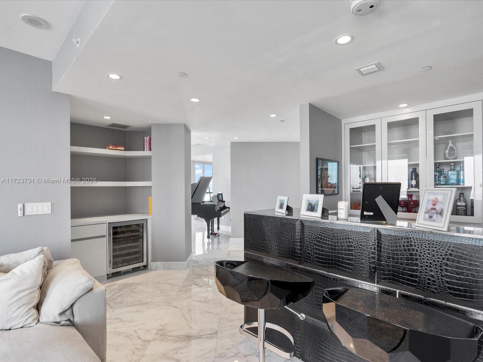 1425 Brickell Ave, Miami FL 33131 — 12