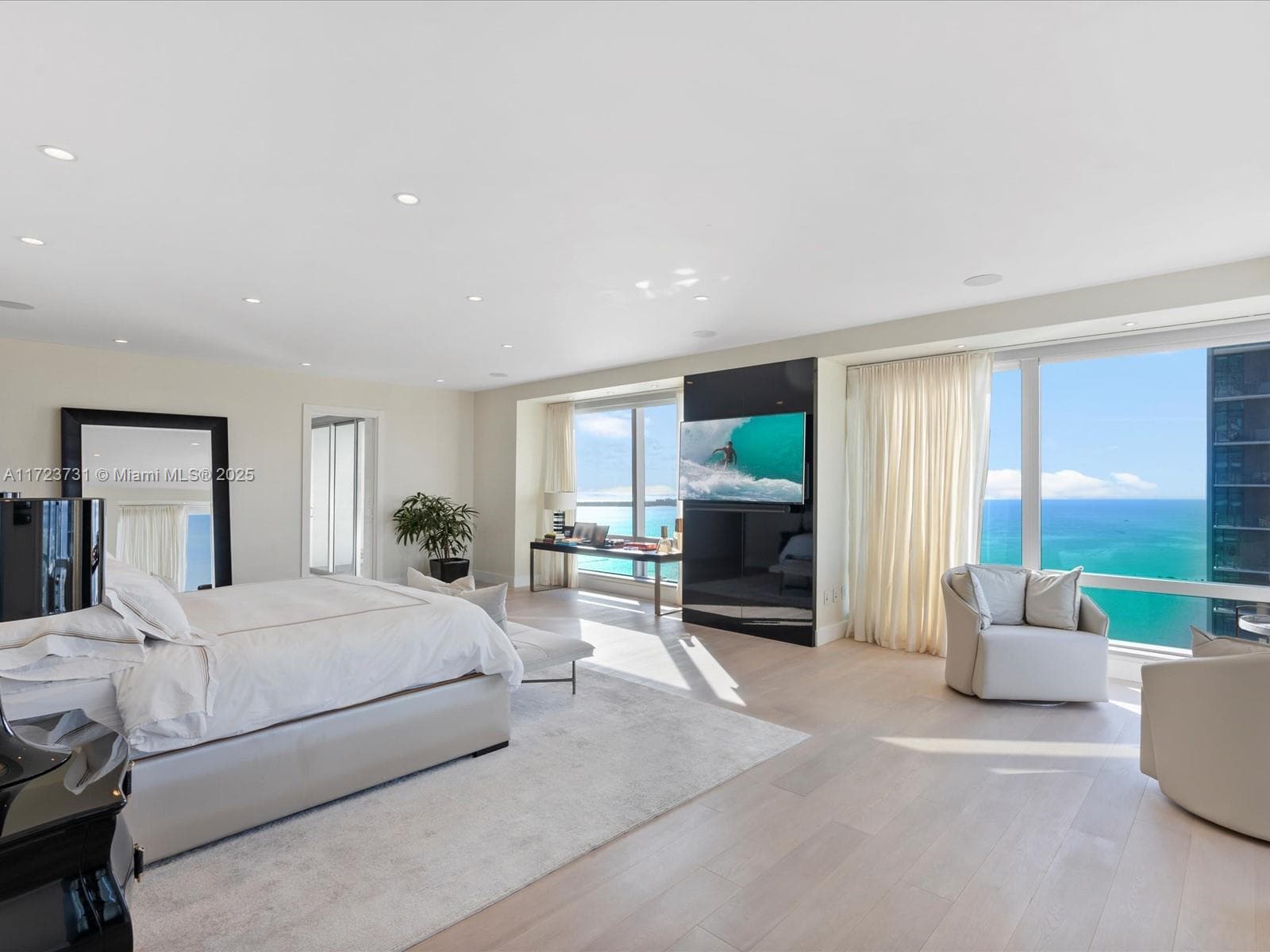 1425 Brickell Ave, Miami FL 33131 — 26