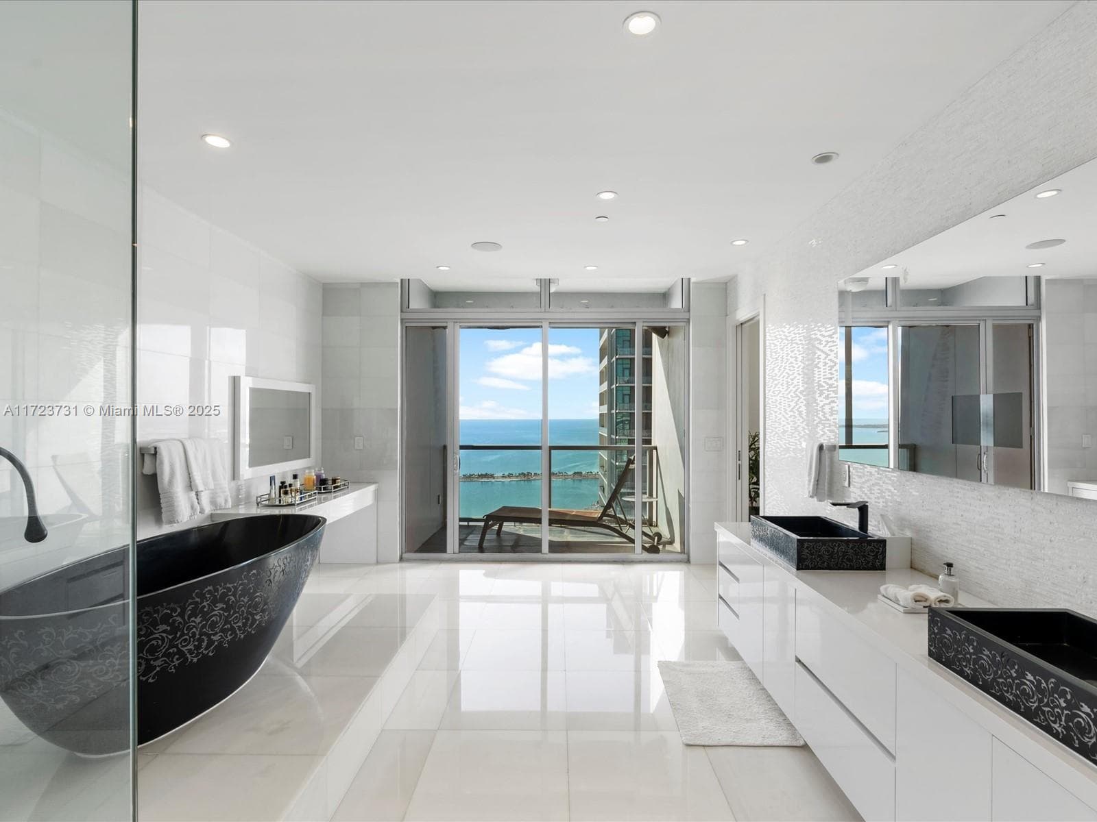1425 Brickell Ave, Miami FL 33131 — 32