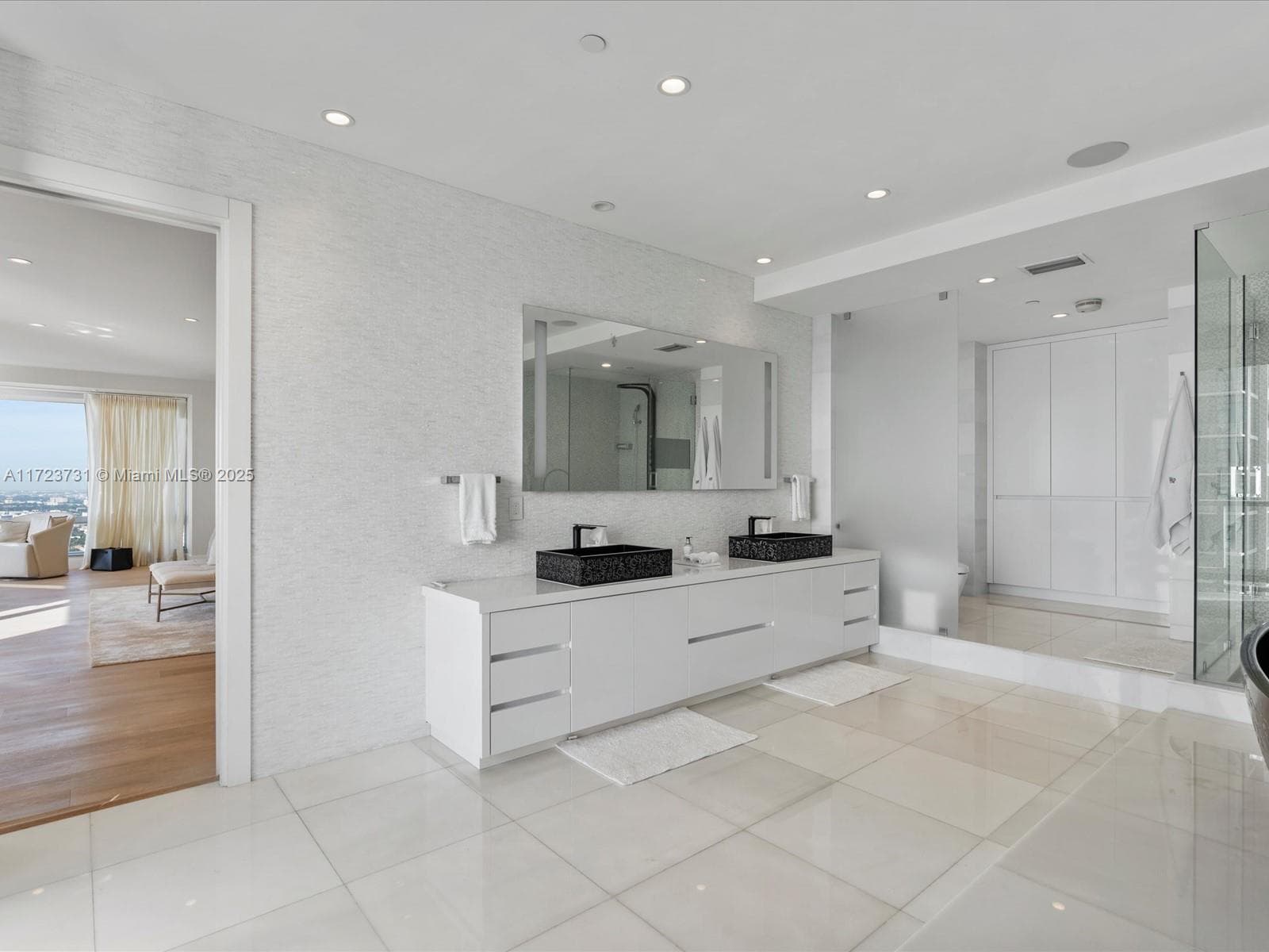 1425 Brickell Ave, Miami FL 33131 — 34