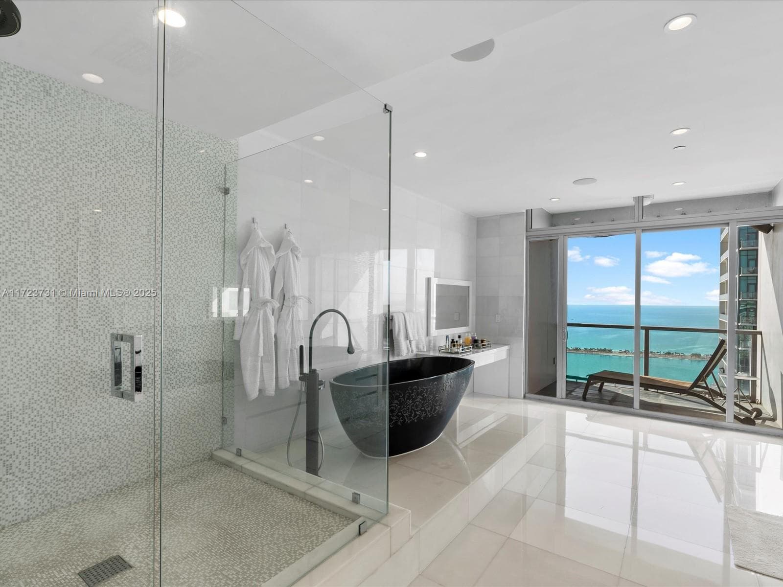 1425 Brickell Ave, Miami FL 33131 — 33