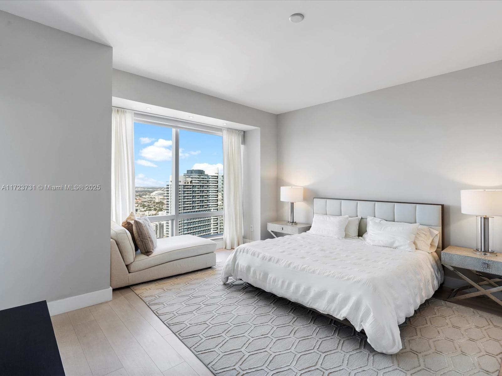 1425 Brickell Ave, Miami FL 33131 — 40